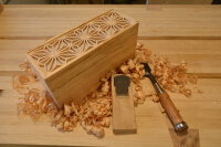 Holzschachtel mit Kumikoeinlage